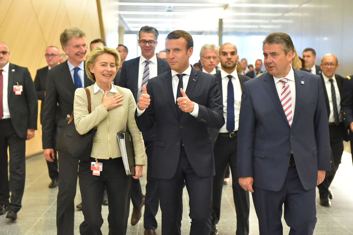 Emmanuel Macron podczas szczytu NATO w Brukseli