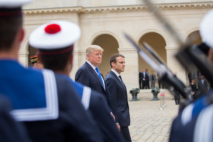 Prezydent Emmanuel Macron i Donald Trump podczas wizyty amerykańskiego prezydenta w Paryżu