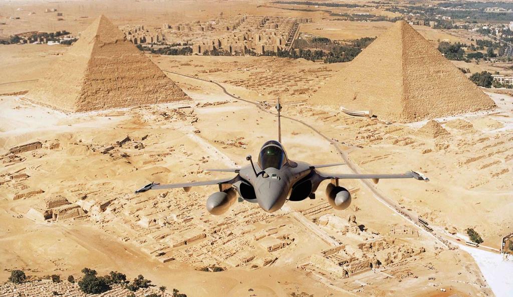Francuski koncern Dassault Aviation sprzedał myśliwce Rafale do kilku państw (w tym Egiptu), co pozwoliło zyskać lepszą pozycję na rynku uzbrojenia. Fot. Dassault Aviation.