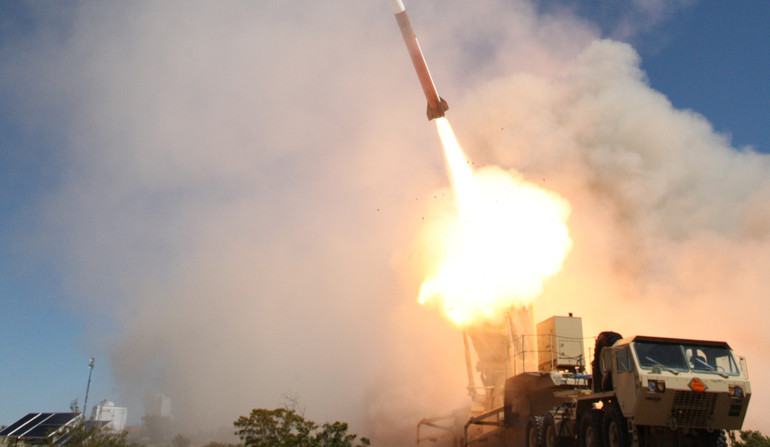 Testowe strzelanie pociskiem Patriot z wyrzutni zintegrowanej z IBCS. Fot. US Army.