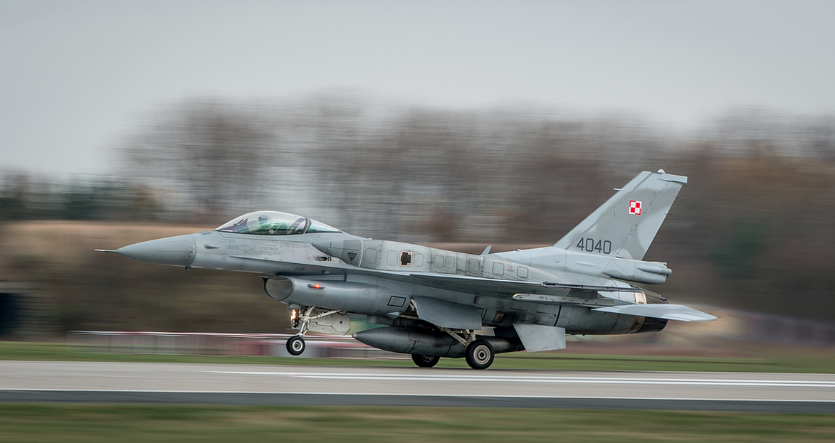 Jednym z flagowych zakupów zrealizowanych po wejściu do NATO był myśliwiec F-16. Fot.SSgt Ian Houlding GBR Army/SFJZ13/NATO/flickr