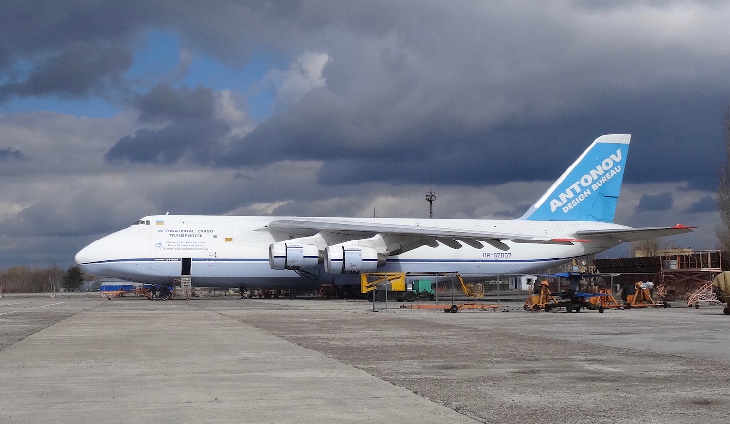 An-124 Antonov Airlines obsługują loty SALIS. Fot. J.Sabak