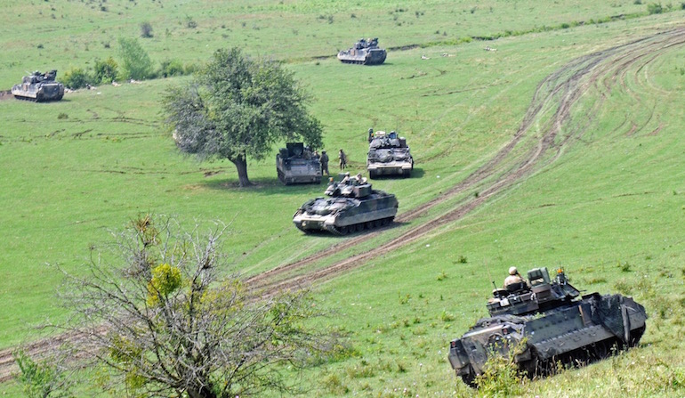 Środki z programu ERIP przeznaczono m. in. na dostawę i modernizację 84 pojazdów M2A2 Bradley dla Chorwacji. Fot. US Army