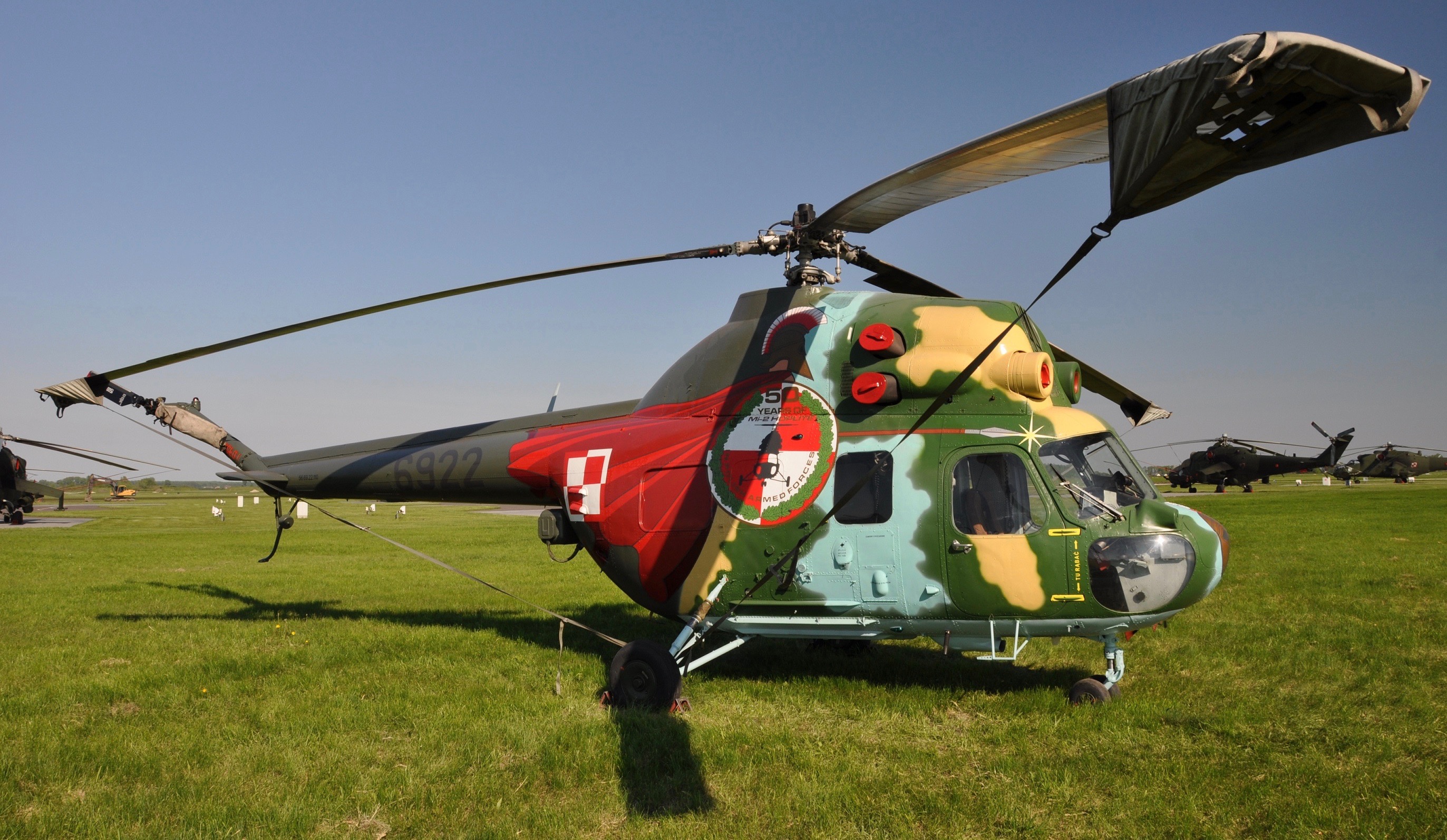 Okolicznościowe malowanie Mi-2 z okazji 50 lat służby. Fot. PZL Świdnik
