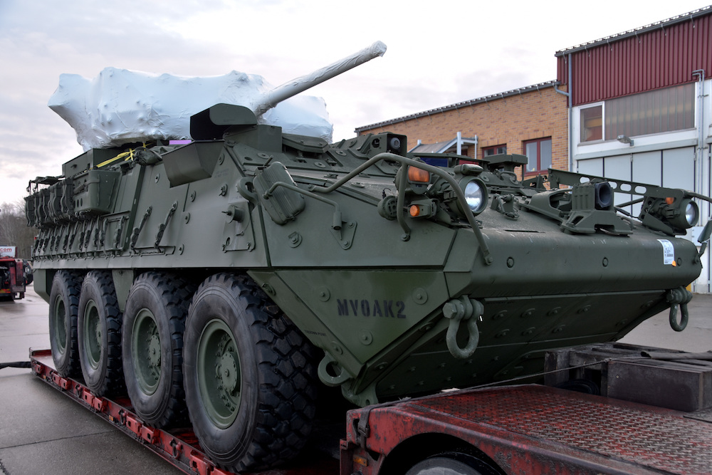 Stryker uzbrojony w armatę 30 mm trafił do Europy. Fot. army. mil