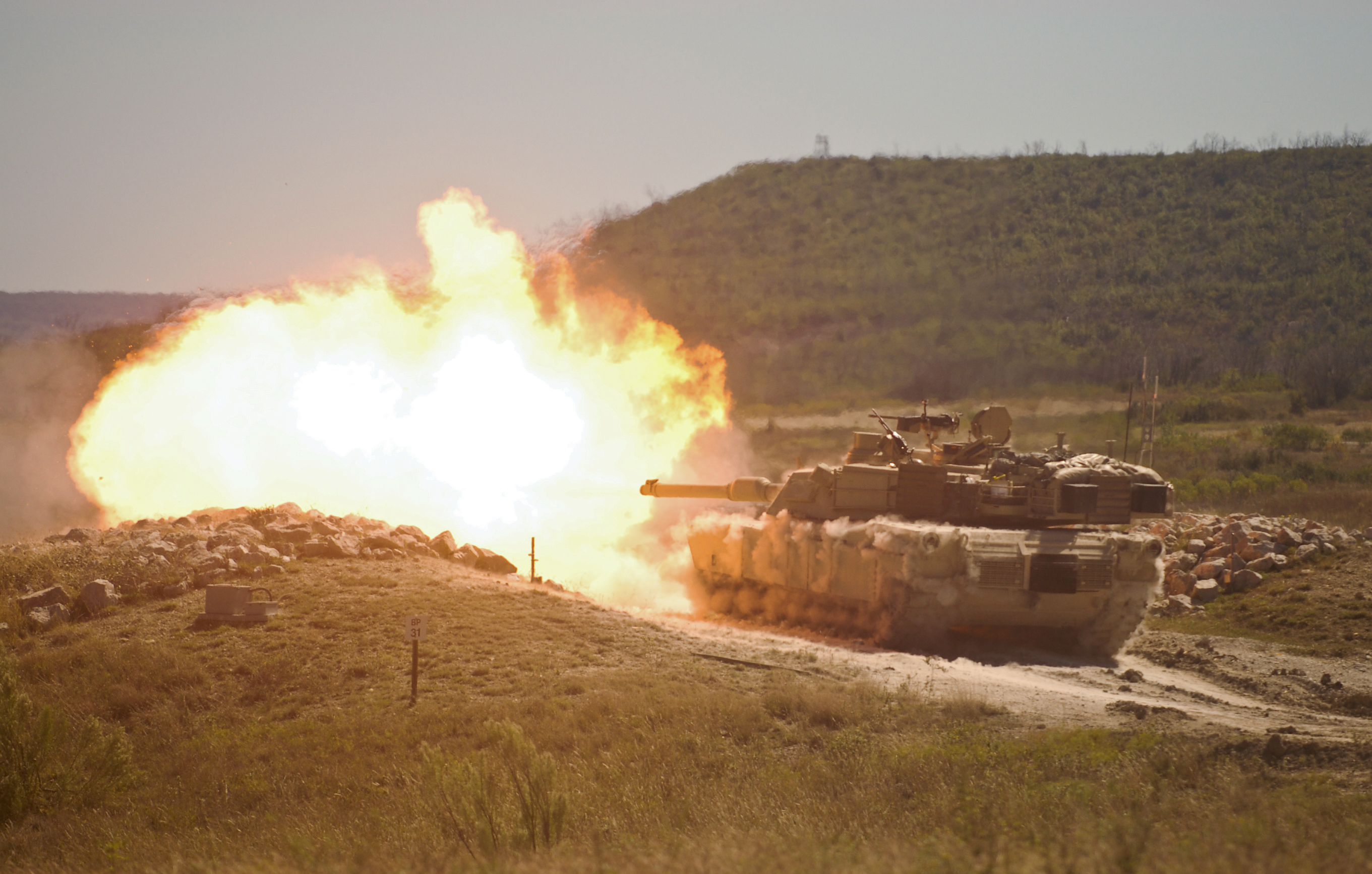 Amerykański czołg M1 Abrams podczas szkolenia w Fort Hood w Teksasie. Fot. Maj. Adam Weece/US Army/Flickr