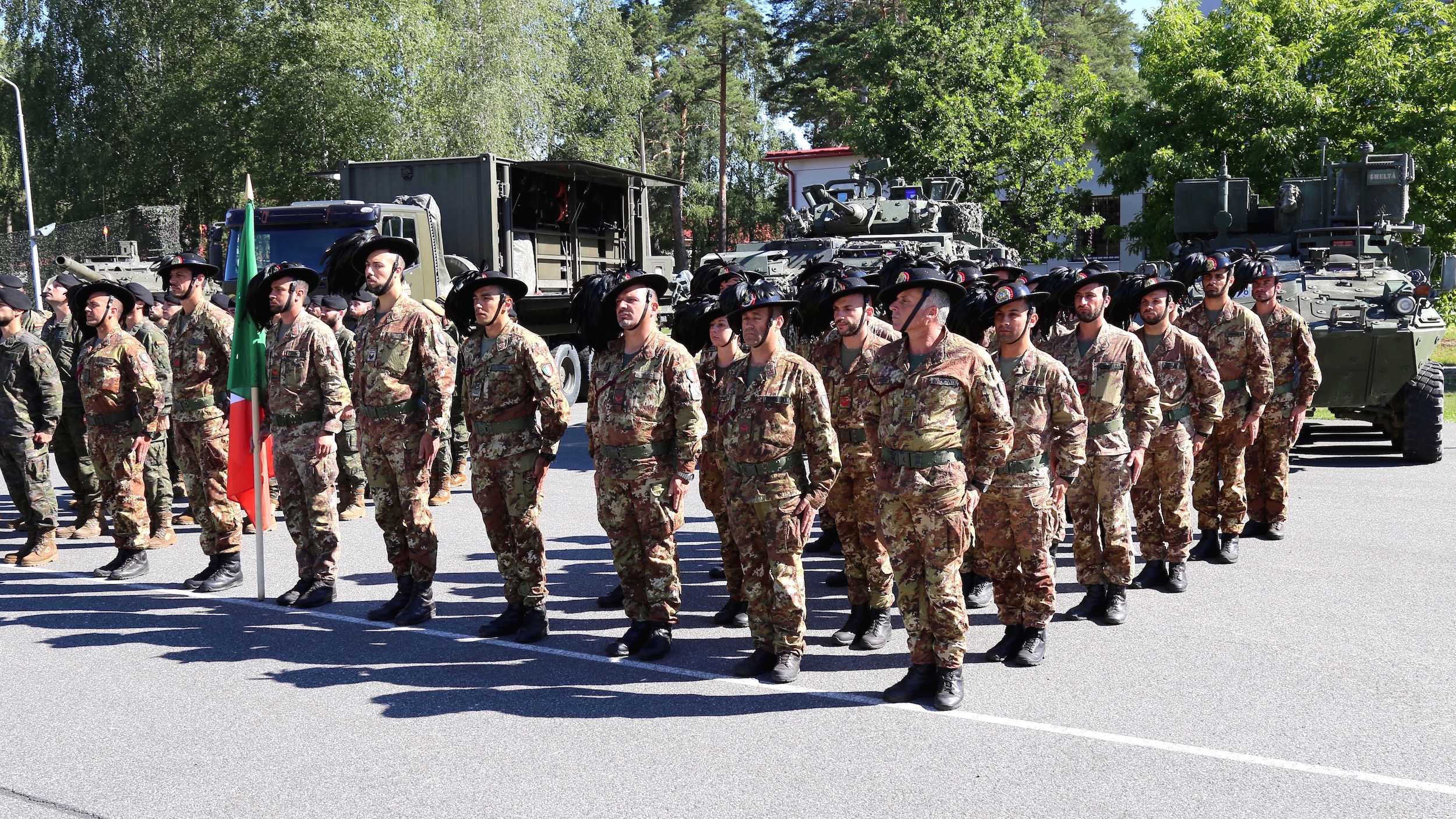 Żołnierze z Włoch służący w batalionie NATO na Łotwie. Fot. Rafał Lesiecki / Defence24.pl