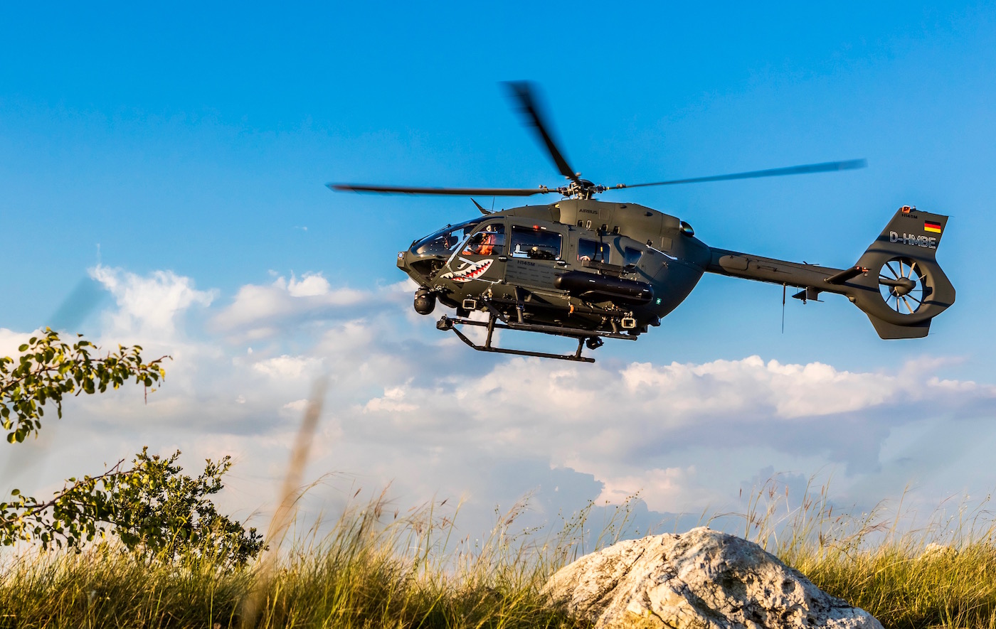 H145M podchodzący do lądowania na węgierkism poligonie Bakony. Fot.: Airbus Helicopters