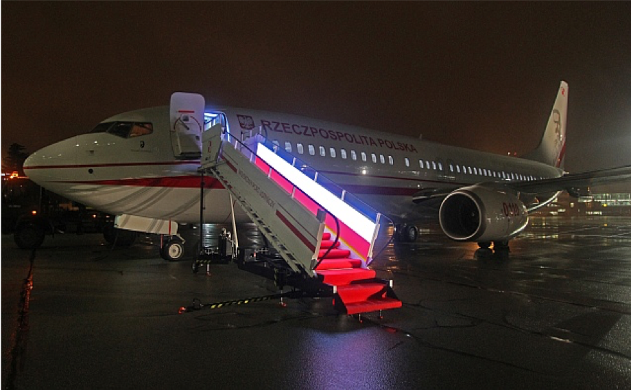 Schody pasażerskie dostarczone w ramach zabezpieczenia logistycznego samolotu BOEING B-737/800, do przewozu najważniejszych osób w państwie. Fot. WCBKT S.A.