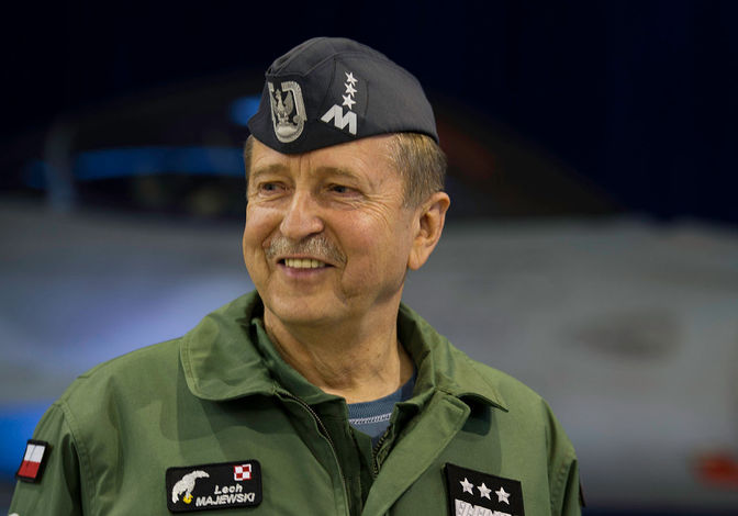 generał broni pilot Lech Majewski