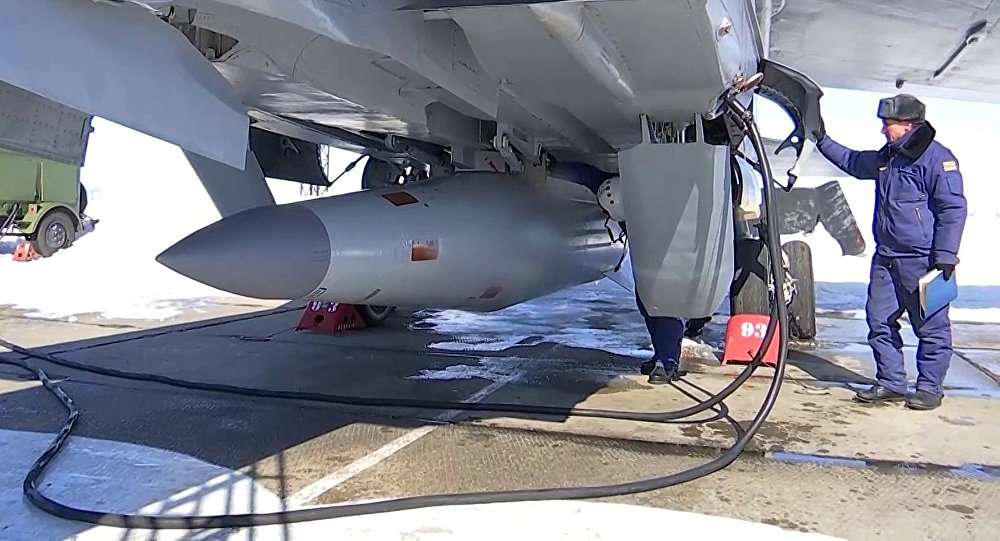 Pocisk hipersoniczny Kindżał w podwieszeniu na węźle uzbrojenia myśliwca MiG-31BM. Fot. Ministerstwo Obrony Federacji Rosyjskiej / mil.ru